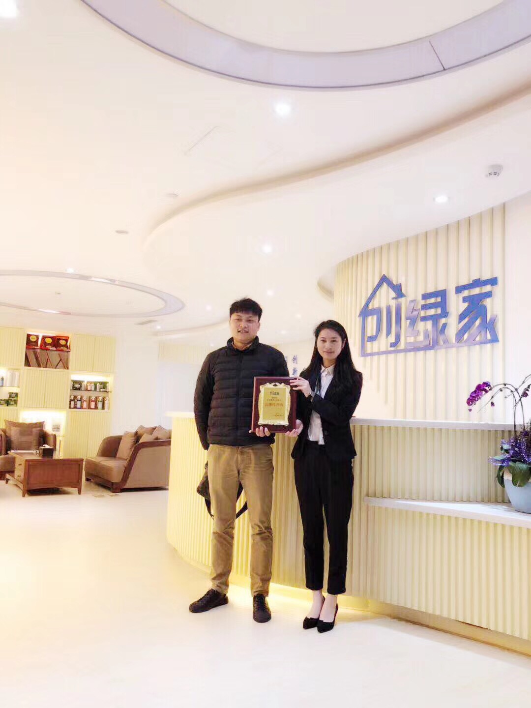 熱烈祝賀徐總簽約創(chuàng)綠家衢州市區(qū)級代理！