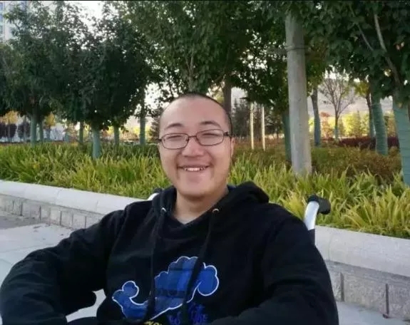 青春是用來(lái)奮斗的，除甲醛的青春最美麗！