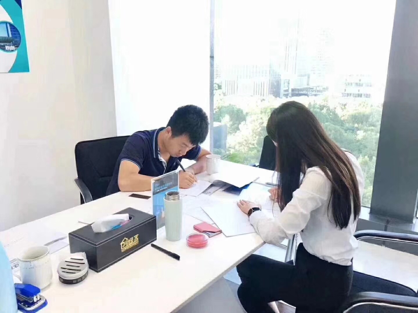 熱烈祝賀馮總、毛總簽約創(chuàng)綠家江蘇省縣級(jí)市代理！