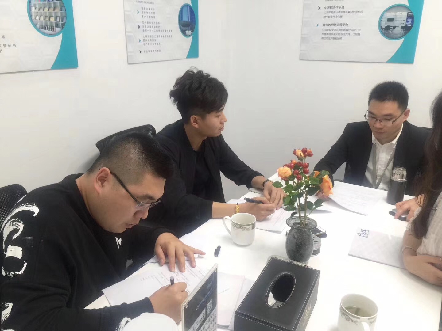 熱烈祝賀李總、王總簽約創(chuàng)綠家鞍山市區(qū)級(jí)代理！